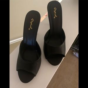 New with out box high heal shoes